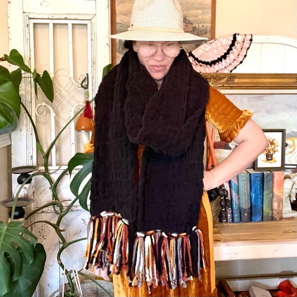 New! Handmade Black Knit Plush SUPER SOFT Oversize Scarf With Full Fringe - Picture 3 of 9